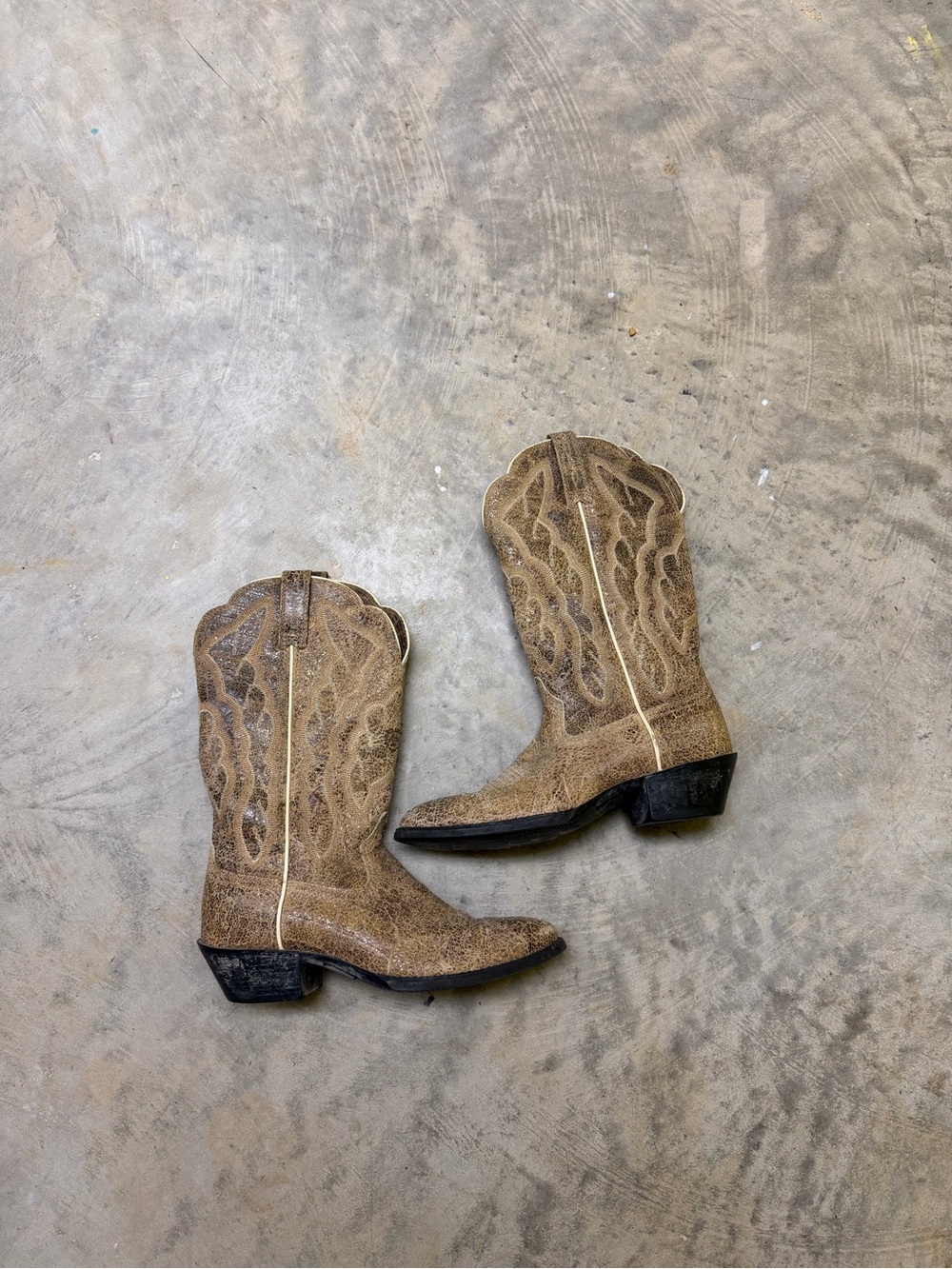 Ariat heritage Distressed Tan Brown Western Heeled Boots